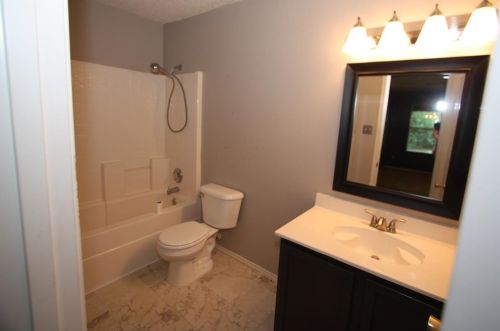 5221 Bedfordshire Dr, Fort Worth TX  76135-1438 exterior