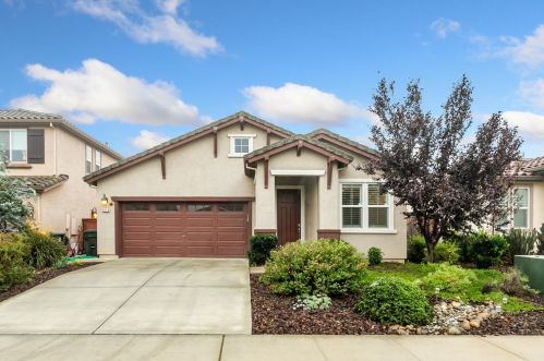 4876 Ammolite Way, Elk Grove, CA 95757