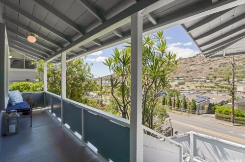 2071 10th Ave, Honolulu HI  96816-2929 exterior