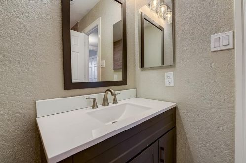 1613 San Francisco St, Carrollton TX 75007-5050 exterior