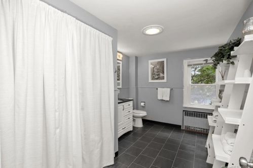 54 Monroe St, Huntington CT  06484-6032 exterior