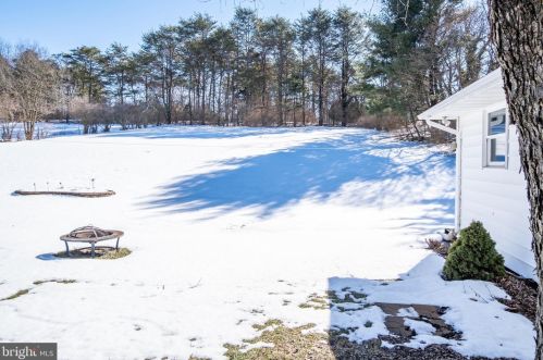 901 Enola Rd, Carlisle PA 17015-9548 exterior