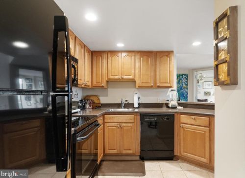 2001 Hamilton St, Philadelphia PA  19130-4298 exterior