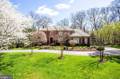 9317 Morison Ln, Great Falls, VA 22066-4153