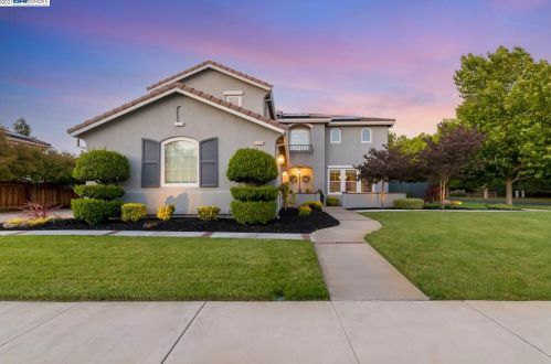 2205 Bluffs Ct, Livermore, CA 94551-7726
