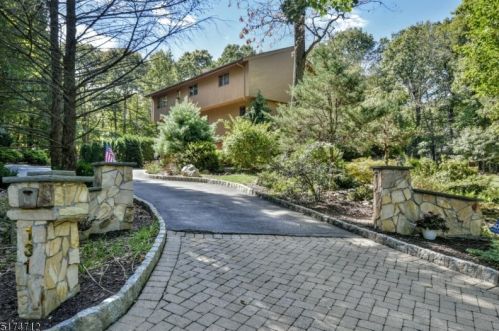 131 Miller Rd, Kinnelon, NJ 07405-3005