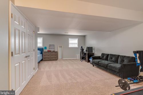 33 Holmes Dr, Charles Town WV 25414-4412 exterior