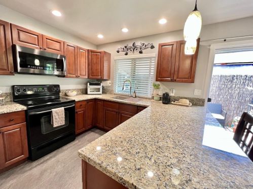 322 Sun Ct, El Cajon, CA 92021-1088