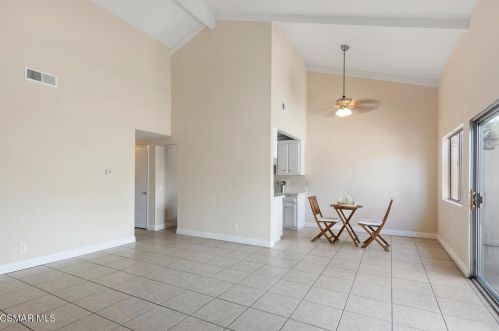 555 Holly Ave, Oxnard, CA 93036-1904