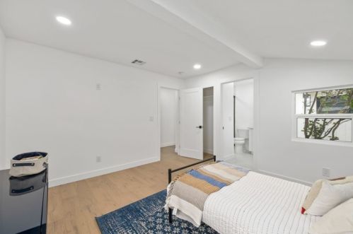 5261 Allott Ave, Van Nuys CA  91401-5902 exterior