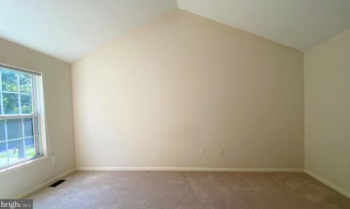 8 Burr Dr, Princeton NJ  08540-1950 exterior