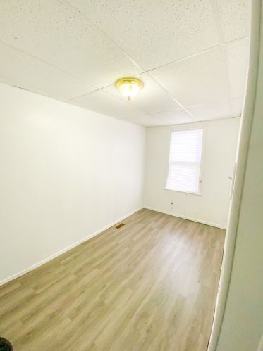 9522 Commercial Ave, Chicago, IL 60617-5050