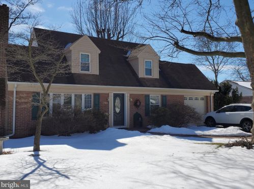 798 Southern Rd, York, PA 17403-4136