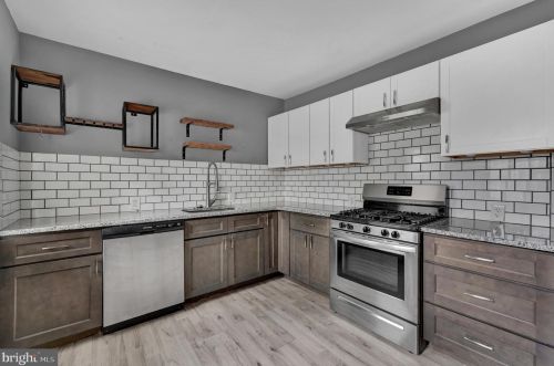 27 Old Dorwart St, Lancaster PA  17603-3647 exterior