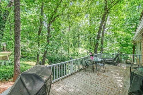 6869 Lockridge Dr, Atlanta GA  30360-1514 exterior