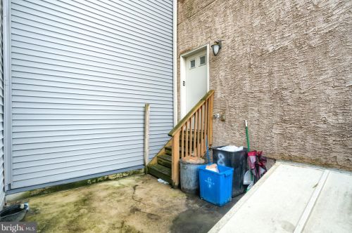 825 16 St, Philadelphia PA  19140-4911 exterior