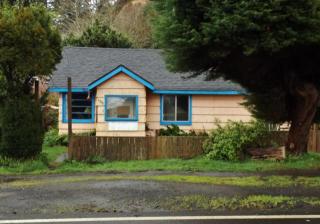 135 Cedar St, Waldport, OR 97394-9827