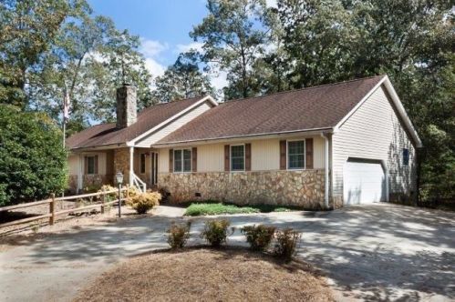 104 Earlestead Dr, Walhalla, SC 29691-1509