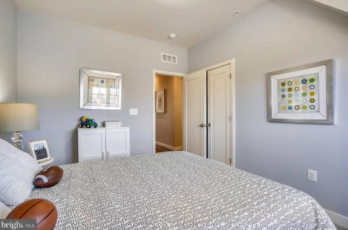 642 Ellsworth Dr, Silver Spring MD 20910-4301 exterior