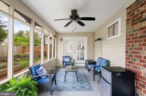 8811 Kenilworth Dr, Springfield VA  22151-1103 exterior