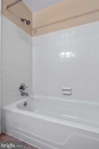 38 Valleybrook Dr, Lancaster PA  17601-4617 exterior