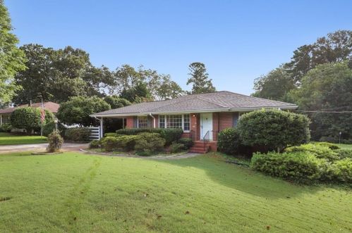 714 Meadowbrook Ln, Marietta, GA 30060-7212