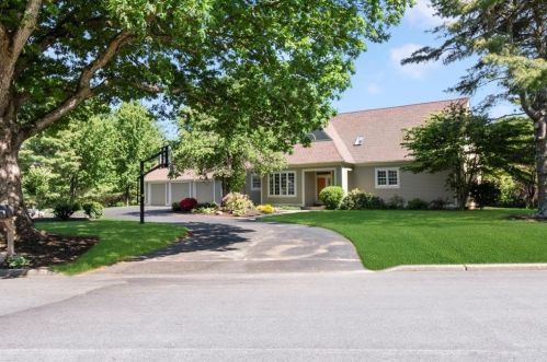 110 Osprey Dr, Warwick, RI 02818-1340