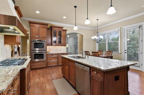 5850 Garber Dr, Atlanta GA  30328-5151 exterior