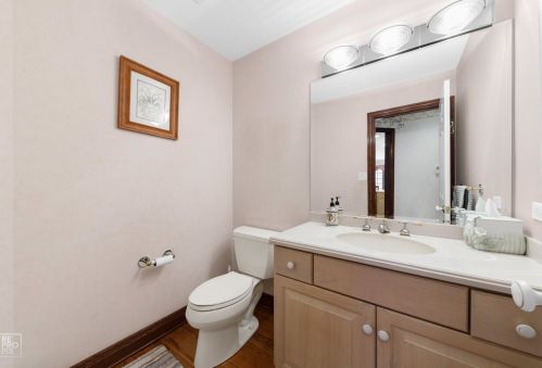 6972 Fieldstone Dr, Willowbrook IL  60527-6969 exterior