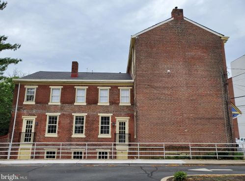 209 Front St, Trenton, NJ 08611-1718