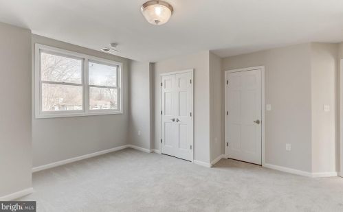 6125 Wooded Run Dr, Columbia MD 21044-3800 exterior