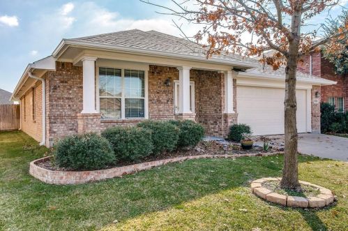 9228 Conestoga Dr, Fort Worth TX  76131-3104 exterior