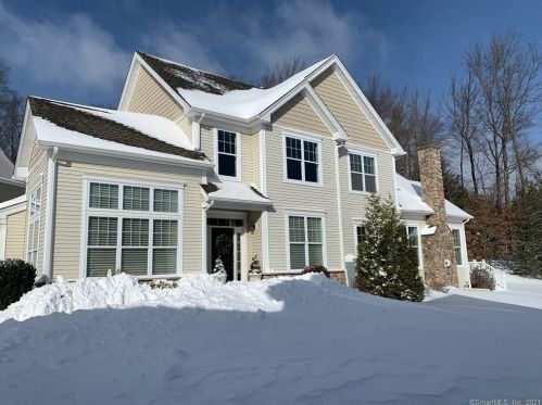 12 Winding Trl, Waterbury, CT 06762-2938