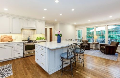 29 Breeds Hill Rd, Glastonbury, CT 06033-3372