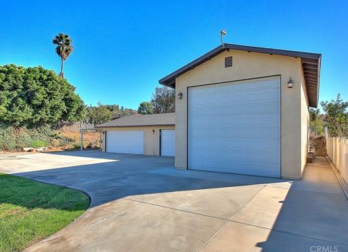 8582 Running Gait Ln, Riverside CA  92509-5106 exterior