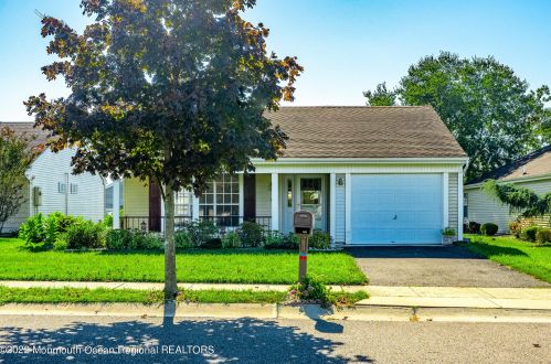 58 Mansfield Ave, Lakehurst, NJ 08759-6668