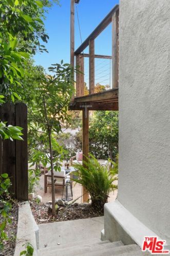 1520 Columbia Dr, Glendale CA  91205-3508 exterior