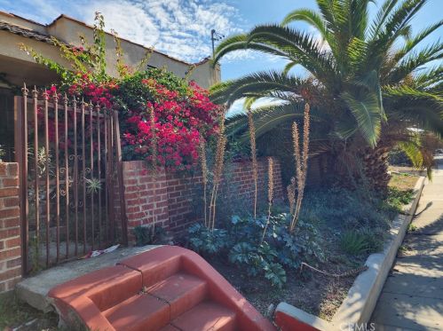 2328 78th Pl, Inglewood, CA 90305-1126