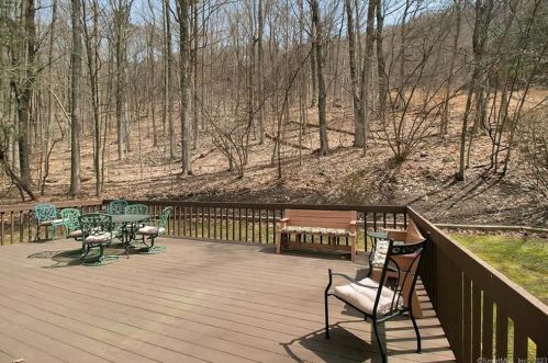 190 Copper Ridge Rd, Southington CT  06489-4645 exterior