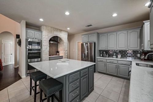 10512 Stonehill Dr, Fort Worth TX  76126-4547 exterior