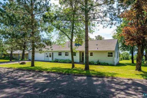 2720 13th St, Duluth, MN 55806-1115