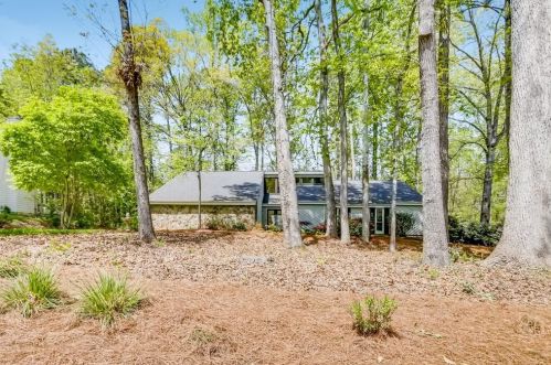 1089 Colony Cir, Marietta, GA 30068-2800