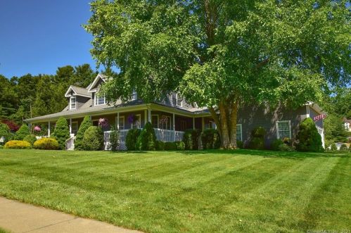 4 Lookout Lndg, Ellington, CT 06029-2541