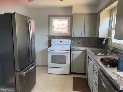 163 Pine St, Ephrata, PA 17522-2136