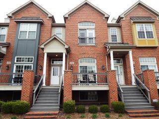 416 Harrison St, Barrington Hills, IL 60102