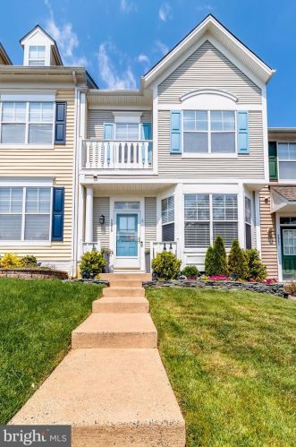3939 Hartlake St, Woodbridge, VA 22192-7425