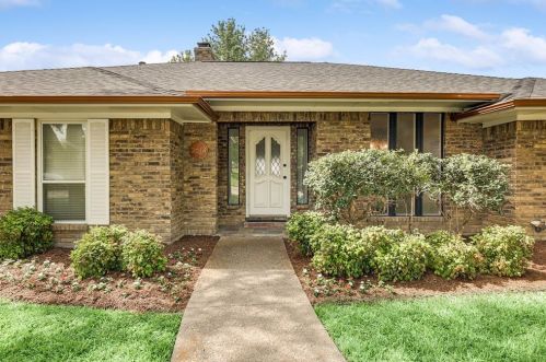 2614 Timberleaf Dr, Carrollton TX 75006-2040 exterior