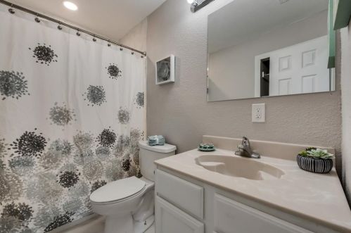 6520 Truman Dr, Fort Worth TX  76112-8032 exterior