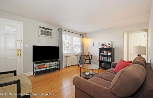 16 Oldfield Pl, Tinton Falls, NJ 07701-1815