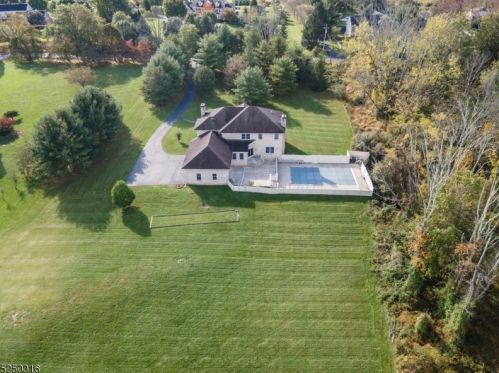 16 Bissell Rd, Lebanon, NJ 08833-4423